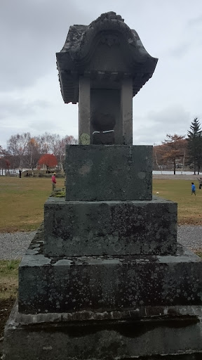 白樺湖畔の石碑
