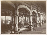 Zuilengang met aquaria in Brighton