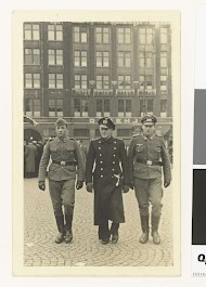 Een Wehrmachtsoldaat, een lid van de Kriegsmarine en een lid van de Luftwaffe