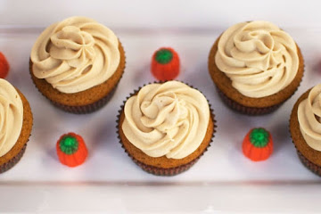 Pumpkin Cupcakes with Maple Cream Cheese Frosting
