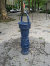 Blauer Trinkbrunnen