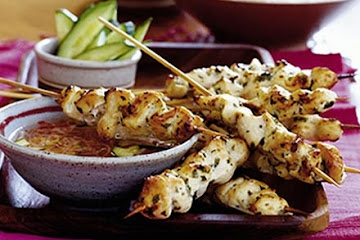 Chicken skewers with cucumber & shallot dip