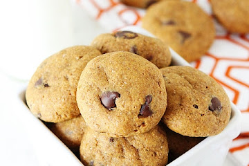 Healthy Pumpkin Chocolate Chip Cookies {Vegan}