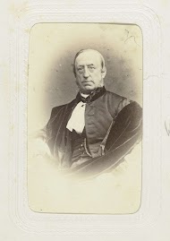 Studioportret van Jan van Geuns in toga