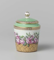 Sugarbowl with roses in a basket