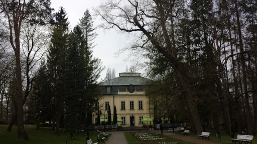 Palac Naleczowski w Parku Zdrojowym