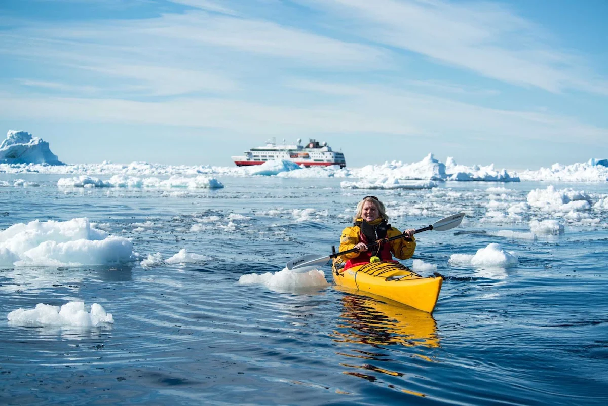 Hurtigruten-Fram-kayaking-Antarctica - Go kayaking for an exhilarating exploration of Antarctica during your cruise aboard the Hurtigruten ship Fram.