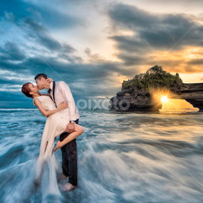 love. wave by Wee Heong - Wedding Bride & Groom