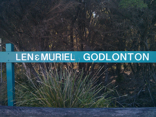 Len And Muriel Godlonton Reserve