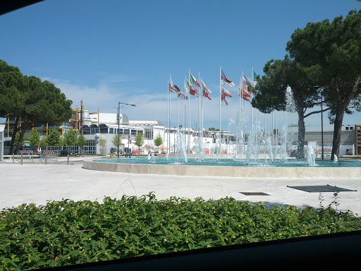 Fontana Delle Bandiere