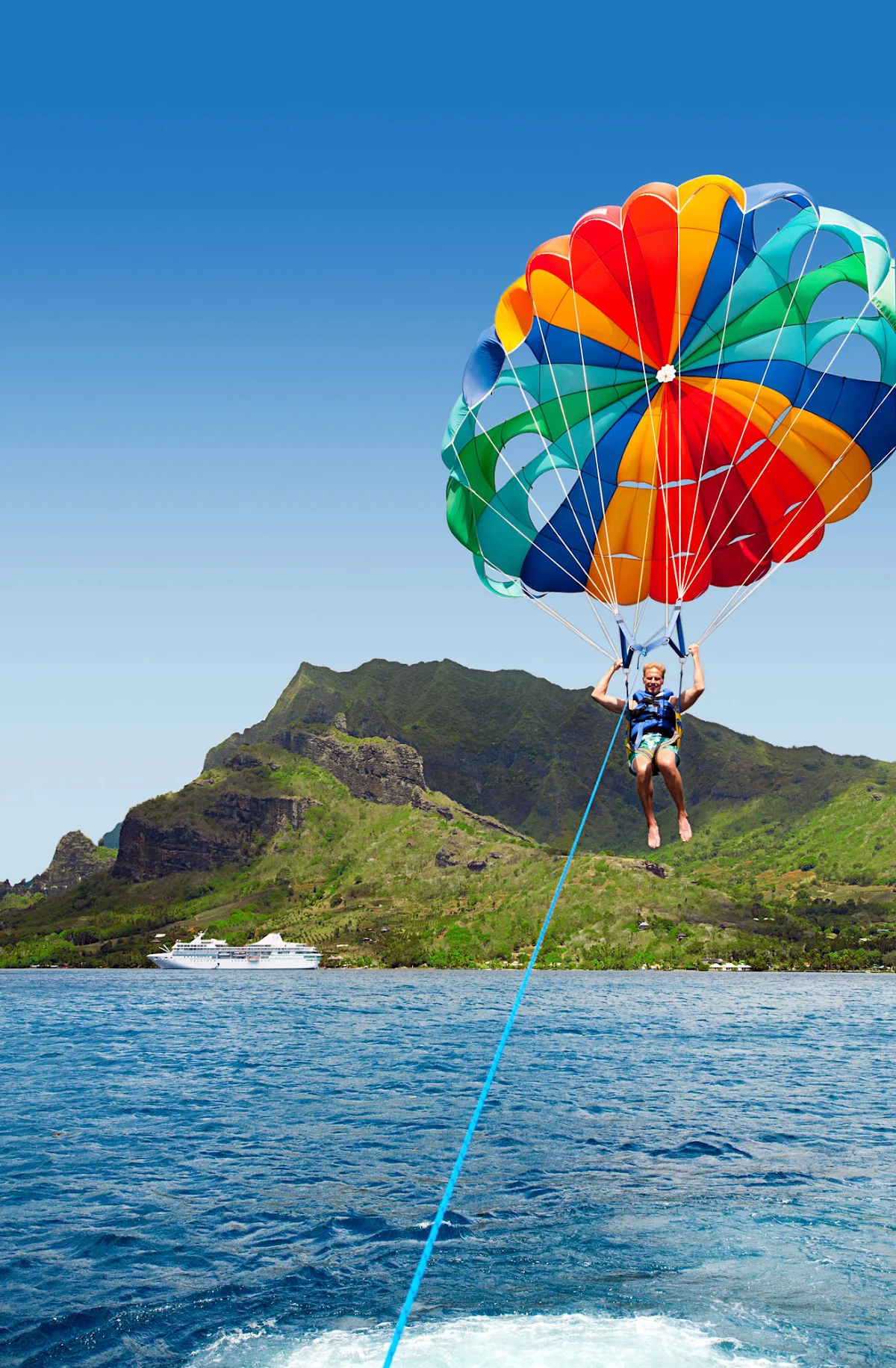 Moorea_parasail - A Paul Gauguin guest experiences Moorea’s coastal beauty in a thrilling new way during a memorable parasailing adventure.