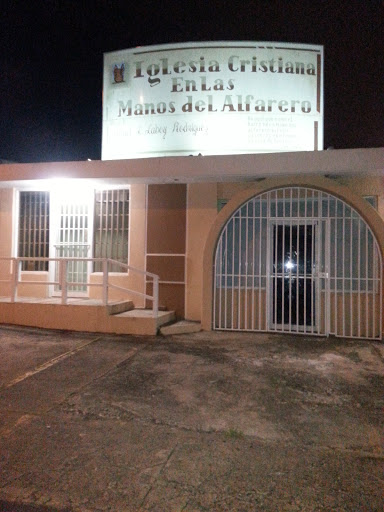 Iglesia Cristiana En Las Manos Del Alfarero