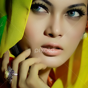 Laksmi Rara by Roy Ardy - People Portraits of Women