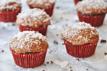 VEGAN CHOCOLATE COCONUT CUPCAKES