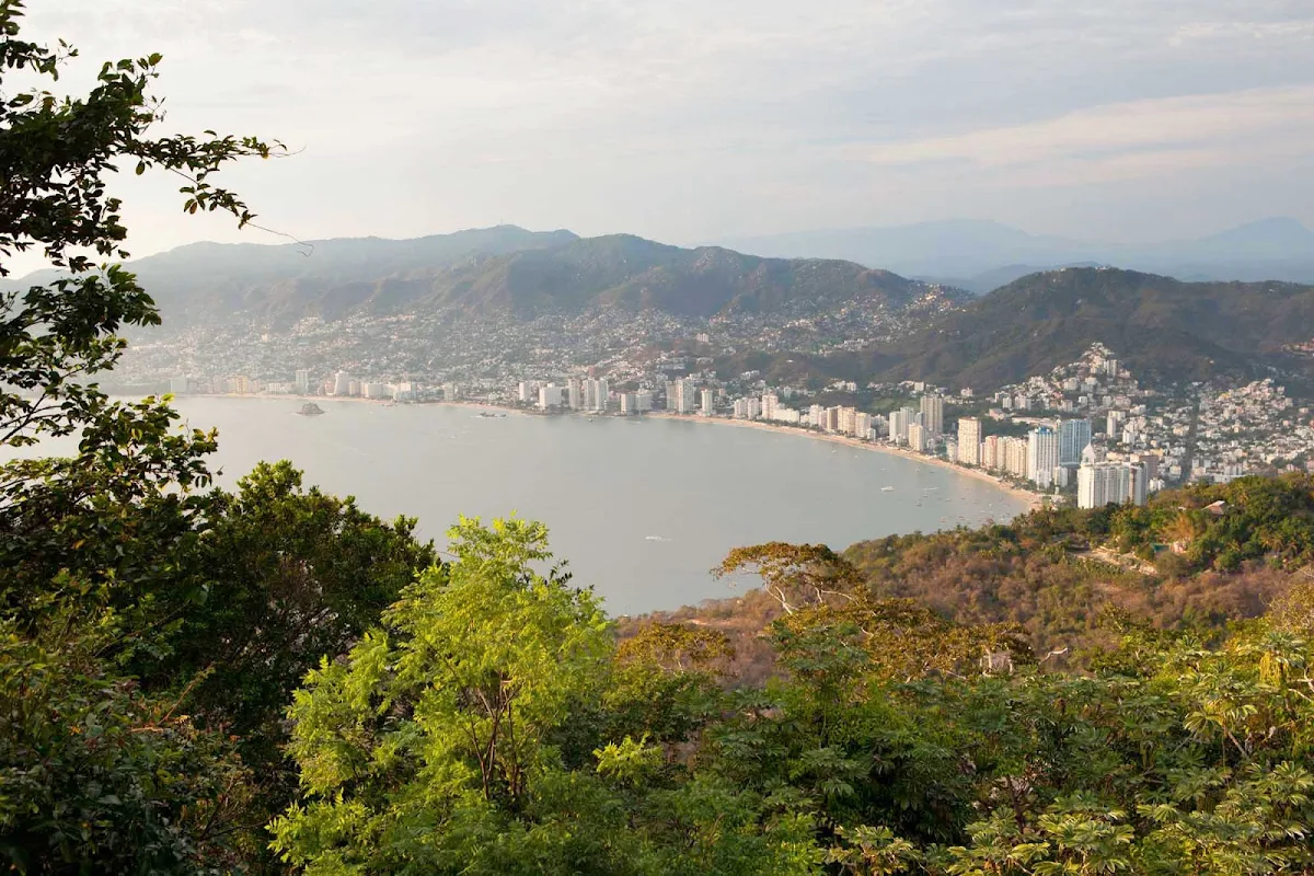 Acapulco-vista - A view of Acapulco from the hills south of the city.