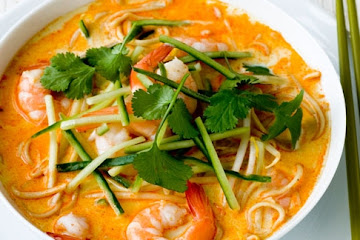 Prawn laksa (spicy noodle soup)