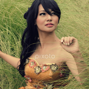 Meadow by Coco Nakal - People Fashion