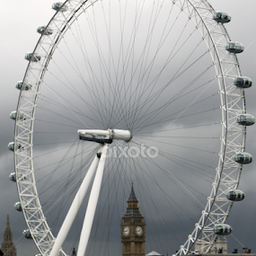I've Ben in the Eye of London by Sarah Brouckaert - Buildings & Architecture Statues & Monuments