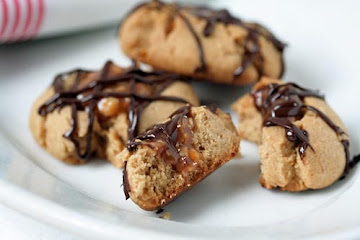 Peanut Butter Cookies with Peanut Caramel
