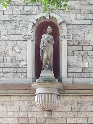 Eva-Statue