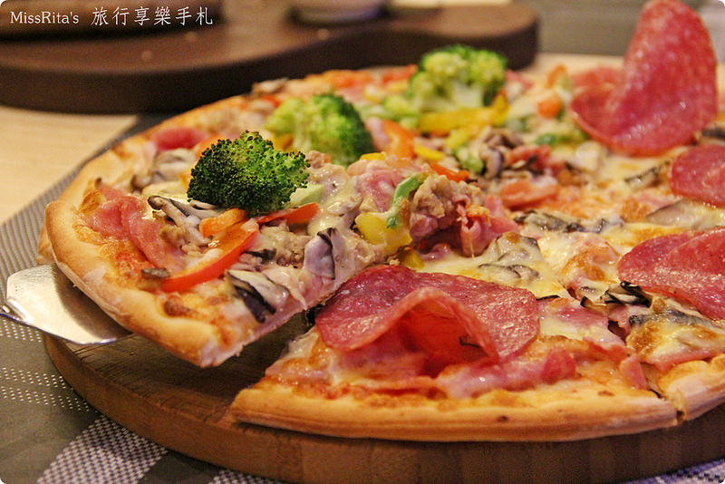 台中西屯‧Fatty's義式創意餐廳，手工自製Q彈的義大利麵，餐點份量大、用料實在很適合家族聚餐★