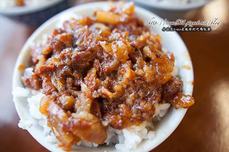 【礁溪】復古平價的在地美食，好吃又便宜的魯肉飯．年年小館