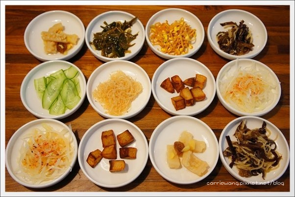 【台中韓式餐廳】豆腐35．TOFU thirty five@文心店。有咖啡館氛圍的韓式餐廳，小菜吃到飽嘛免驚！