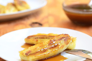 Fried Bananas with Salted Caramel Coconut Sauce