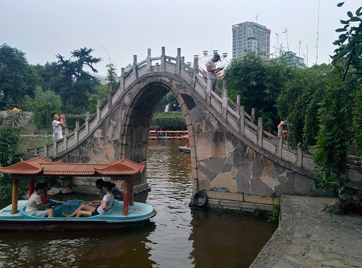 儿童公园圆形拱桥