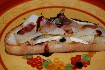 Grilled Ciabatta with Pears, Prosciutto, and Cheese