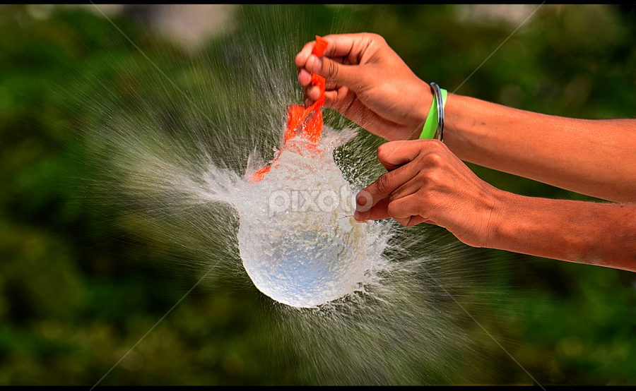 schetsen Bezet medaillewinnaar Water Balloon Burst | Water Drops & Splashes | Abstract | Pixoto