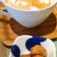 Uzna Omom 杏桃鬆餅屋(中壢大江店)