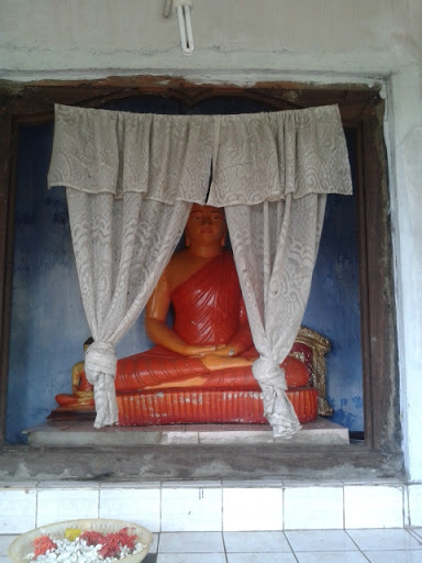 Galigamuwa Temple Buddha Statue and Bo Tree