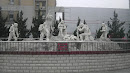 房山北京猿人家族石雕