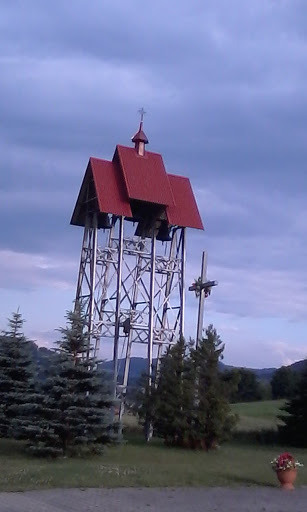 Dzwonnica Z Czerwoną Dachówką