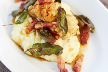 Seared scallops &amp; creamy mash
