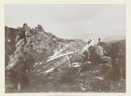 Picknickende mensen in het Corsicaanse berglandschap