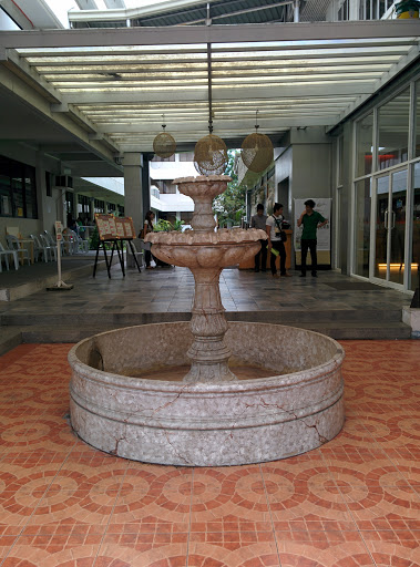 Café Juan's Fountain Antiqué