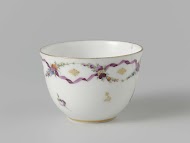 Kop zonder oor, beschilderd met strooibloemen en gouden lovertjes