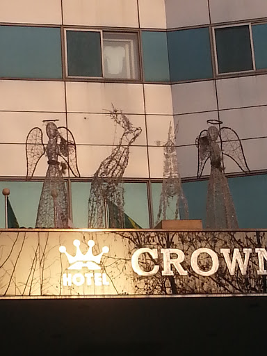 Crown Hotel Statue