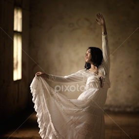 by Harry Patriantono - People Portraits of Women