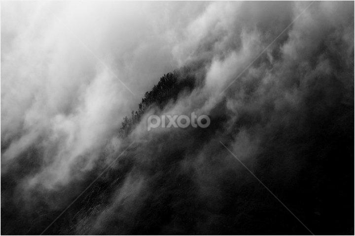 kabut turun menggulung di tepian by Ully Zoelkarnain - Landscapes Mountains & Hills