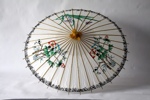 Modern Yangkou Oil-paper Umbrella with Floral Patterns from Fujian Picture 1