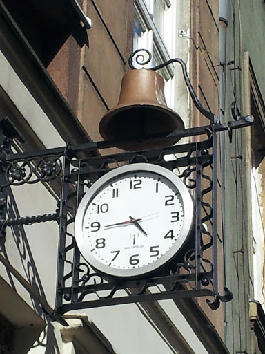 Zegar z dzwonkiem