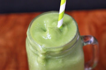 Energizing Pineapple Ginger Smoothie (Paleo &amp; Vegan)