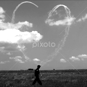 love is in the air by Stramboaia Gelu - Black & White Portraits & People
