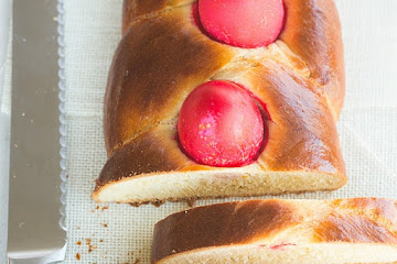 Greek Easter Bread [Tsoureki]