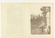 Illustratie met vrouw zittend bij buste van man en waterkruik bij gedicht La jarre couronnée van Marcel Schwob