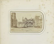 Maximiliaanstraat met gevels in Augsburg, op de achtergrond de basiliek van St. Ulrich en Afra