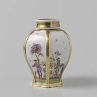 Theebus met deksel, veelkleurig beschilderd met chinoiserieën